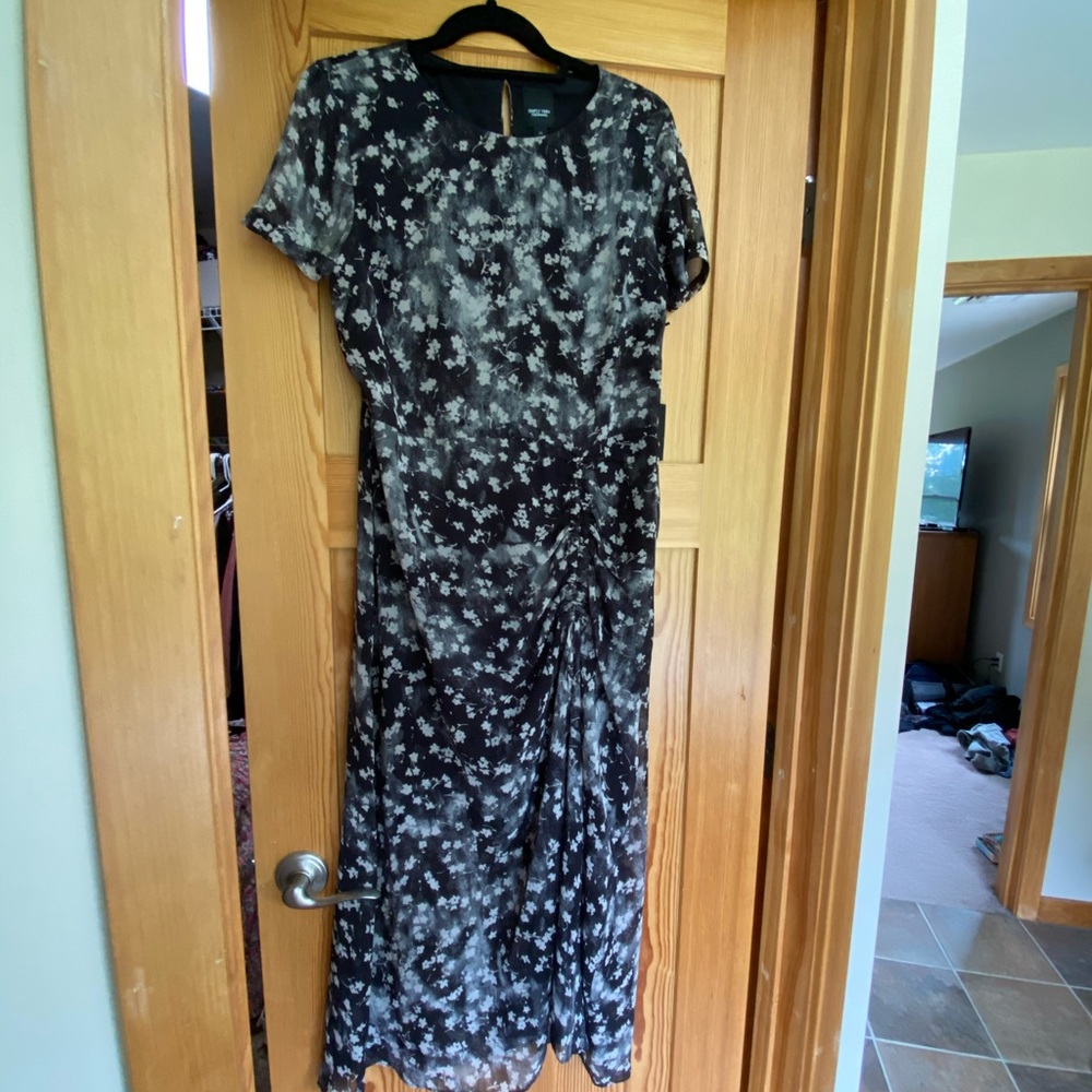 Maxi dress, black background with grayish flowers